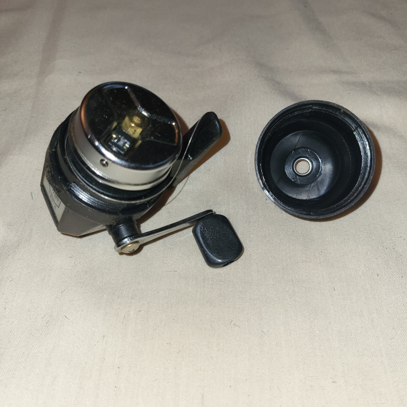 DOLPHIN FRESH WATER CLOSED FACED SPIN CASTING REEL. A