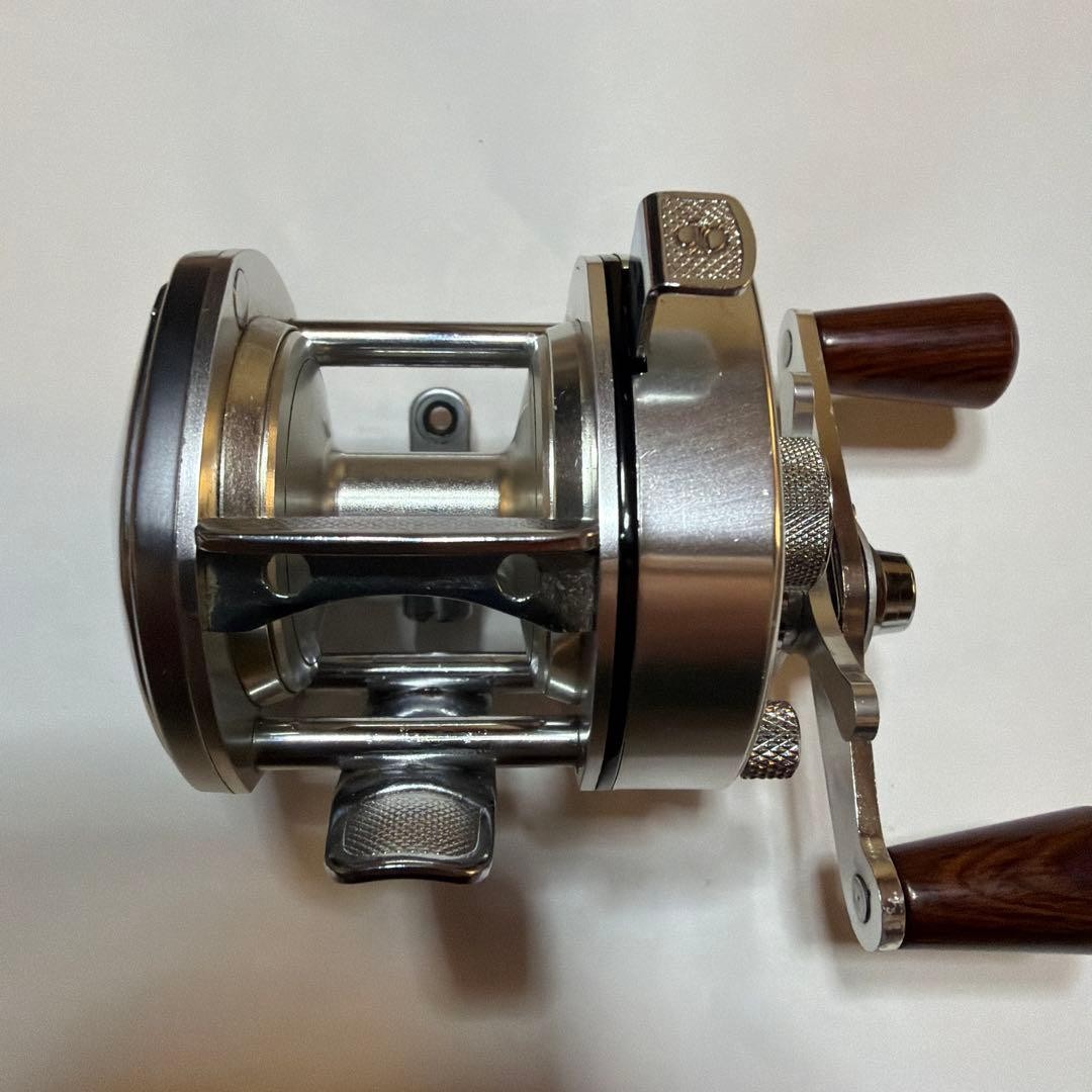 Shimano Bantam 100 Fishing Reel 4.7 Gear Ratio 218g Smooth Operation