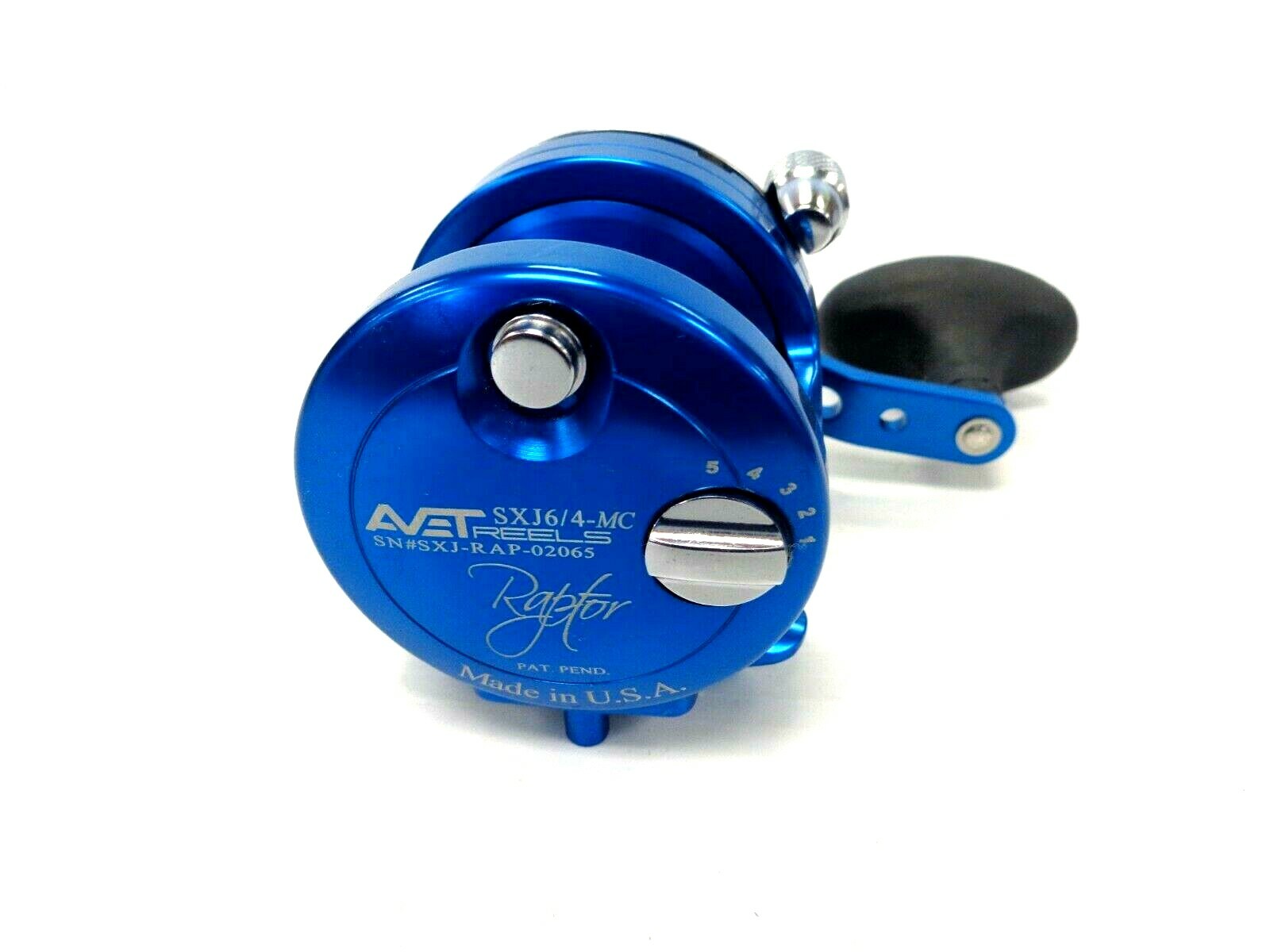 Avet SXJ6/4 MC RAPTOR Two-Speed Lever Drag Reel – BLUE – Right Handed