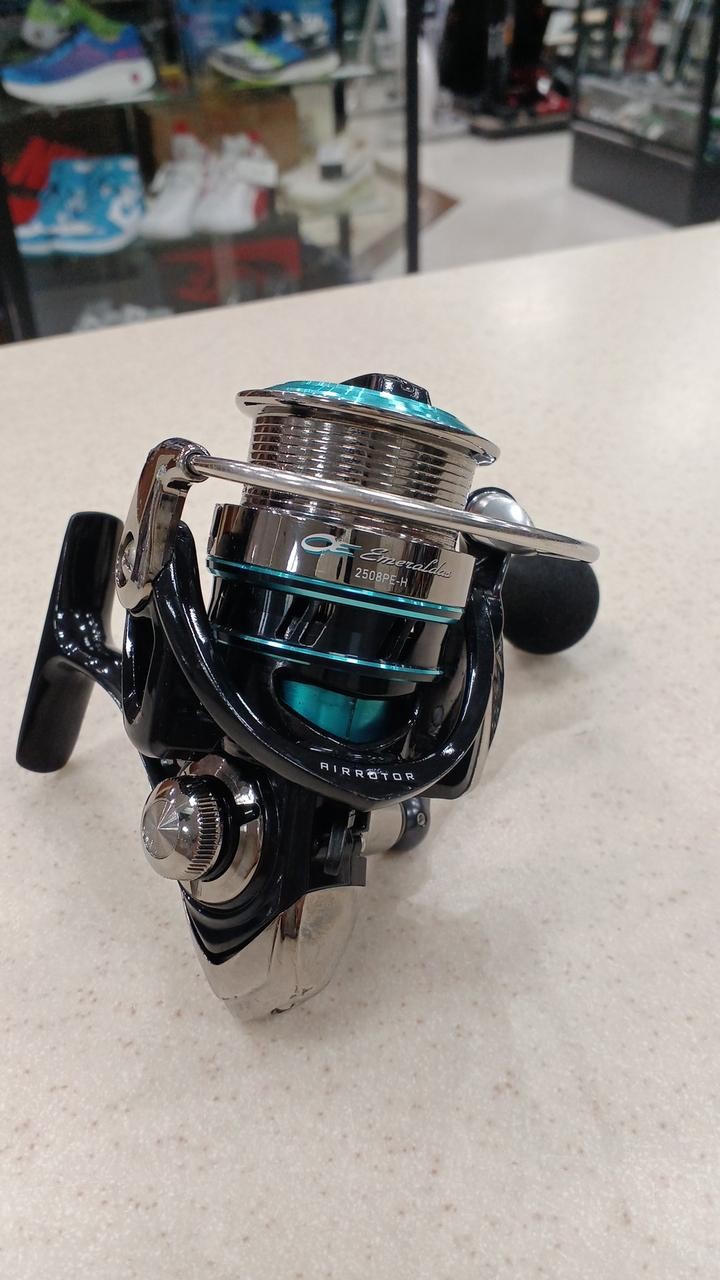 Daiwa 16 Emeraldas 2508PE-H Spinning Reel For 14Y+ Japan