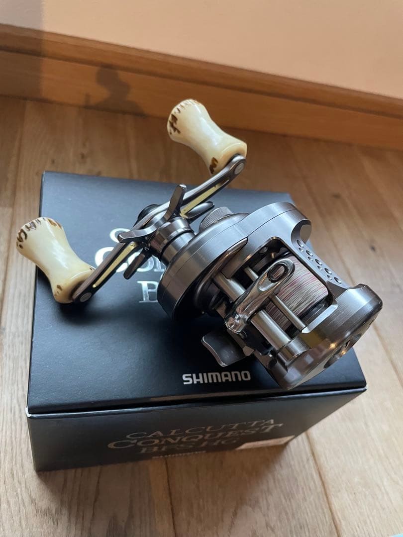 SHIMANO 17 Calcutta Conquest BFS HG Right Handle Stag Knob w/ Box Fishing Reel