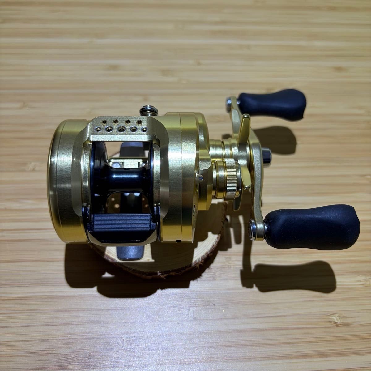 Shimano 23 Calcutta Conquest MD 300XG Right-Hand Baitcasting Reel