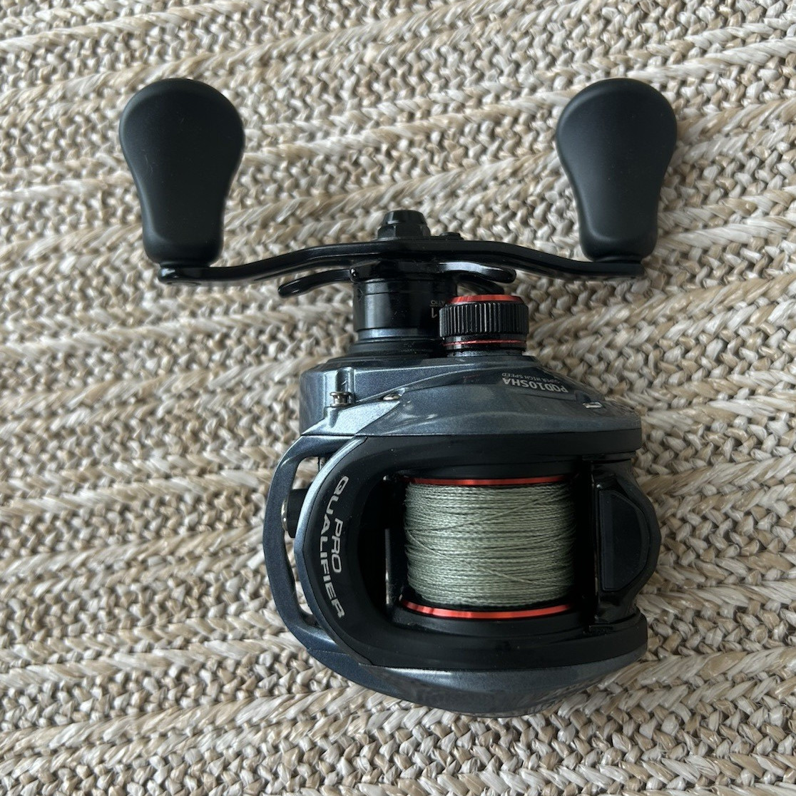 Bass Pro Qualifier Low Profile Baitcast Reel 7.5:1 Right Hand