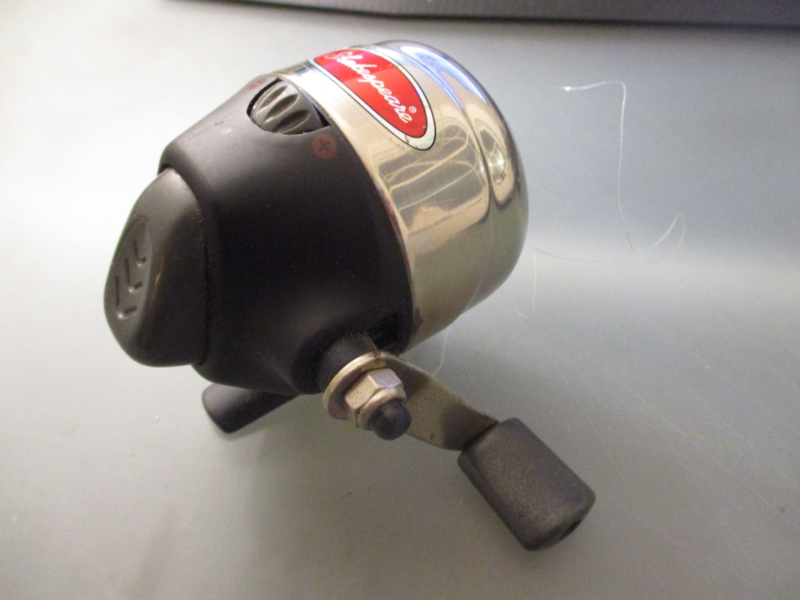 Shakespeare Spincasting Fishing Reel SY10 U Gear Ratio:3.4:1 75yds./10lb.