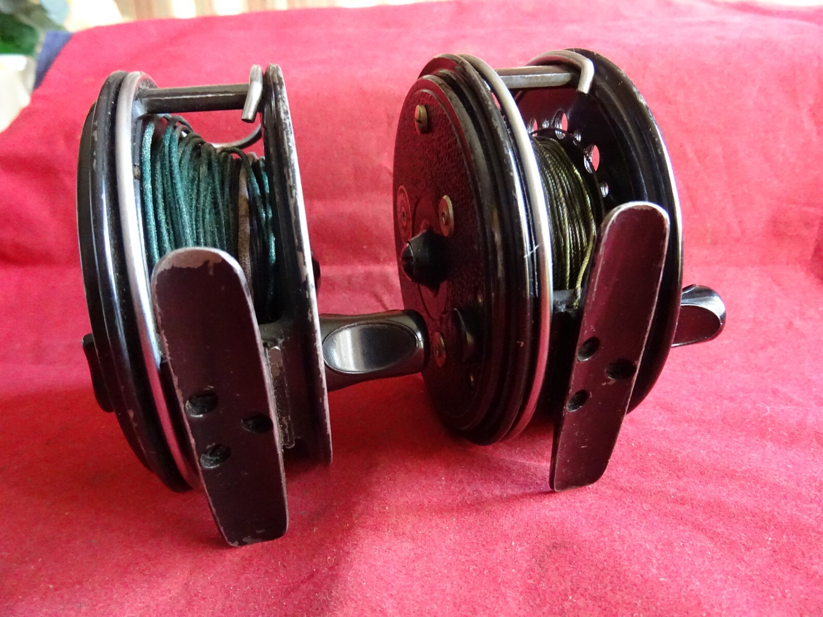 A PAIR OF GOOD VINTAGE J W YOUNG 3 3/4″ BEAUDEX MEDIUM WIDTH FLY REELS