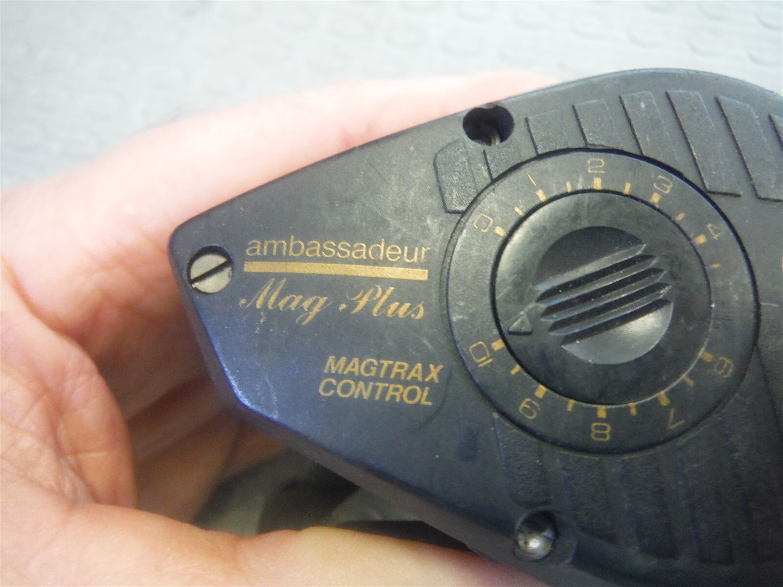 Ambassadeur by abu Garcia mag plus magtrax control right hand fishing reel *208a