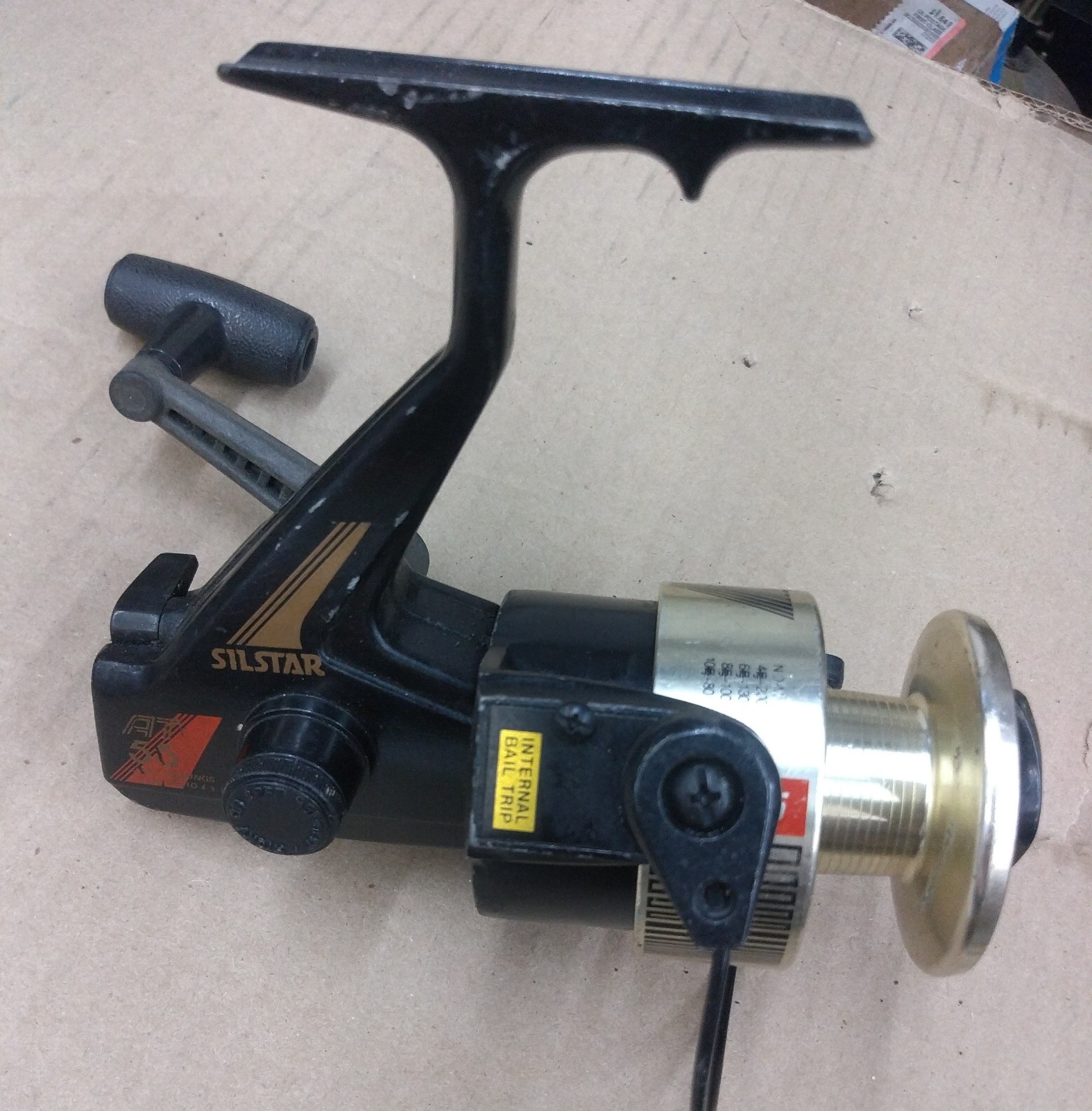 Silstar AT55 spinning reel, 2 ball bearings, gear ratio 4.3:1 and precision drag