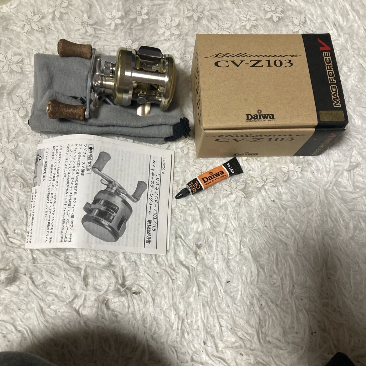 DAIWA Millionaire CV-Z103 Baitcasting Reel with Box & Manual Good Condition
