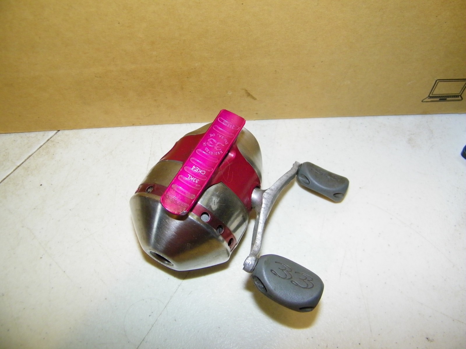 ZEBCO 33 PINK SPINCAST FISHING REEL