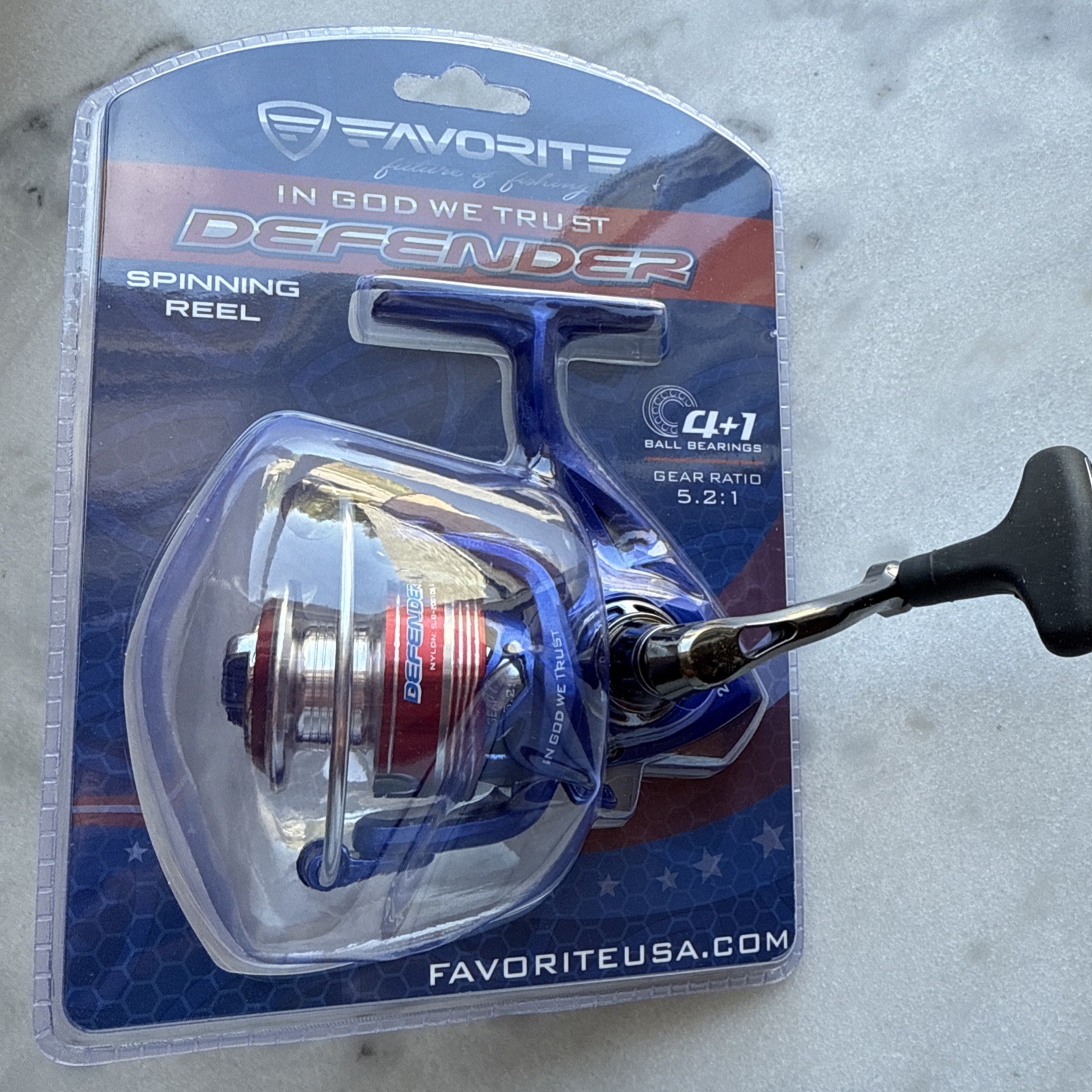 FAVORITE FISHING DEFENDER SPINNING REEL. NEW SEALED. RATIO: 5.2:1. 4+1 bearings