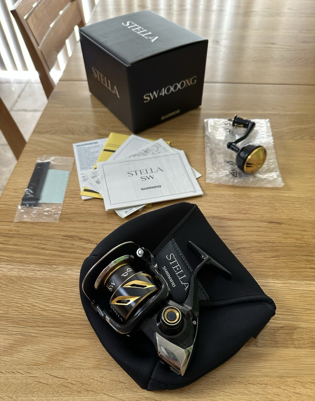 Shimano Stella SW 4000XG Spinning Reel 6.2:1 Black/Gold w/ Box Handle Manual