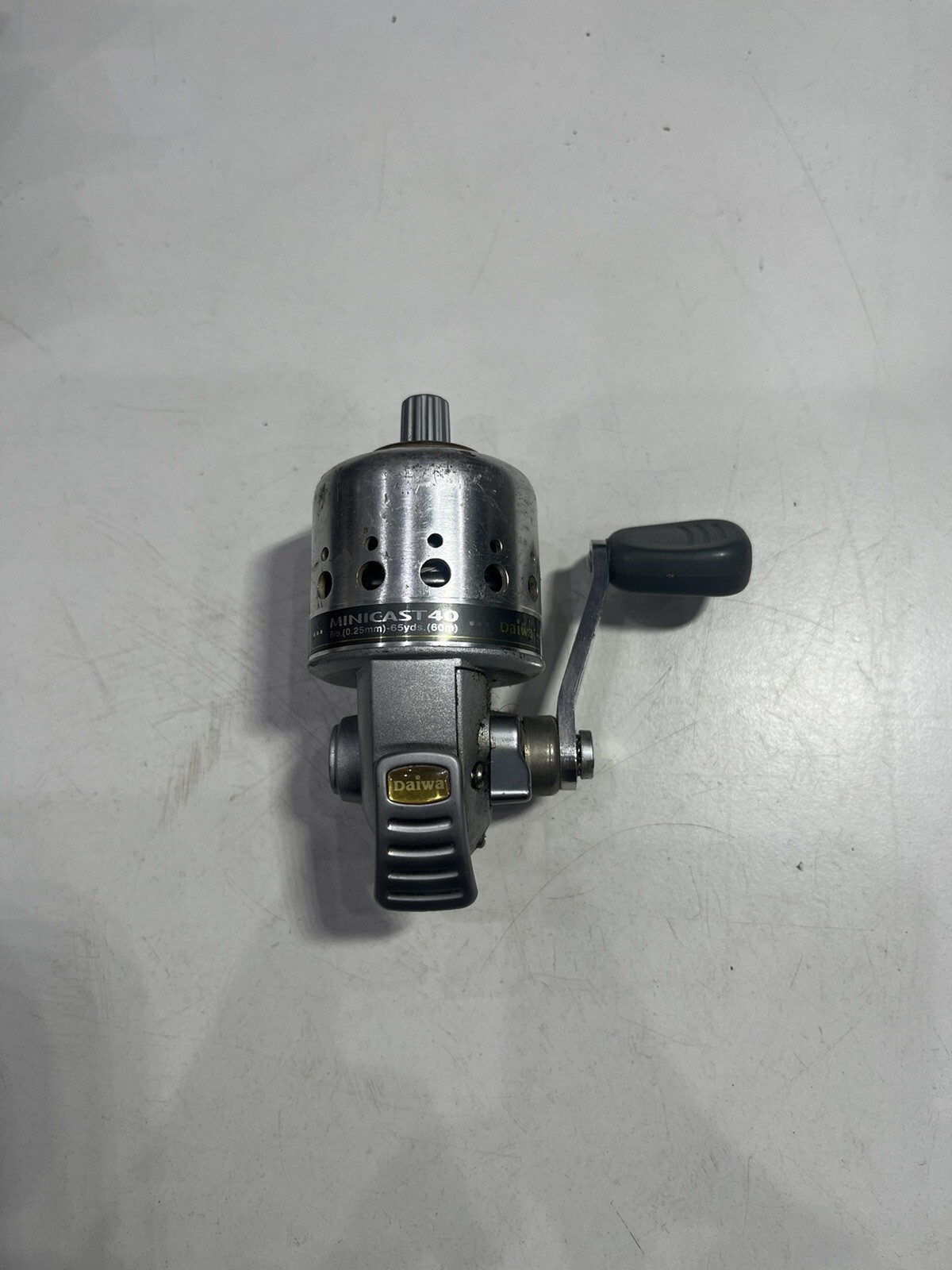 Daiwa Minicast MC40 4.1:1 Gear Ratio BU Bearings 16.10″ Retrieve Rate Right Hand