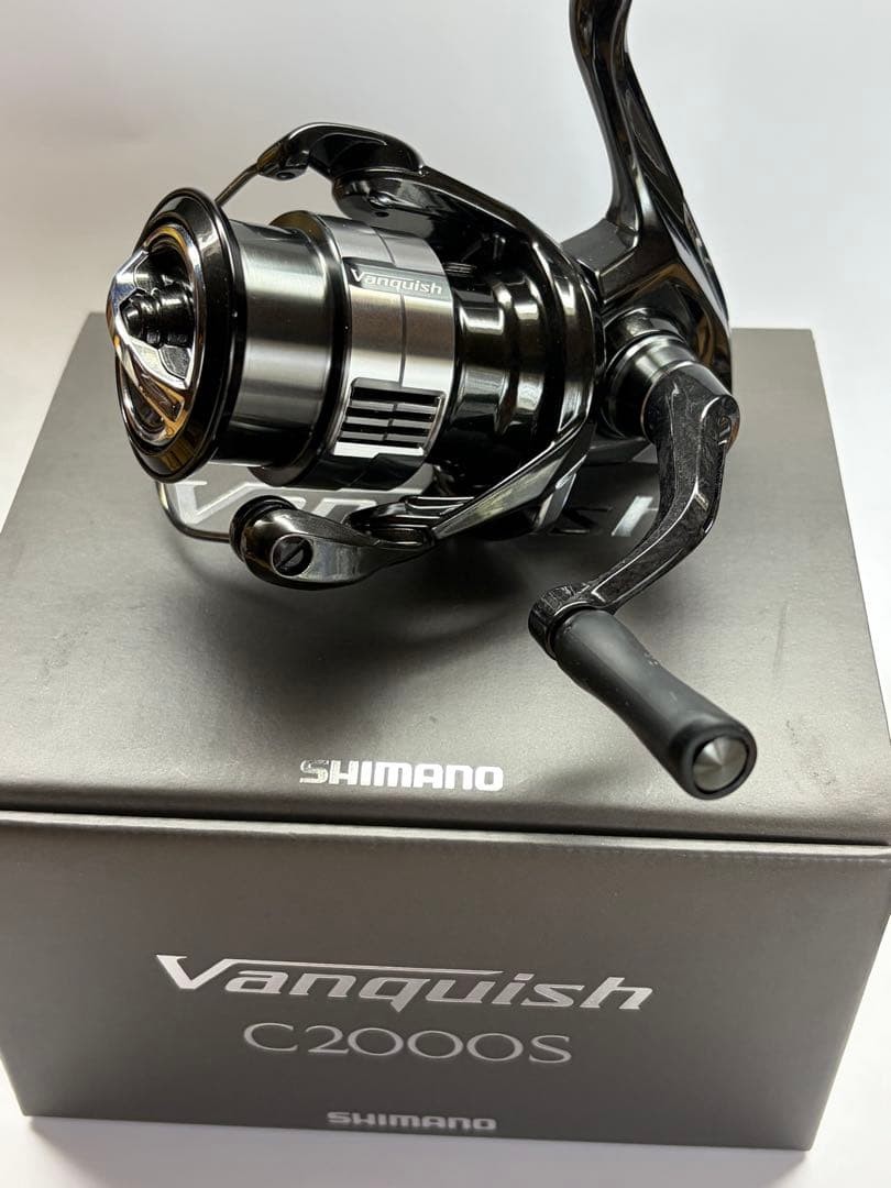 Excellent SHIMANO 23 Vanquish Spinning Reel C2000S w/ Box Fishing Reel