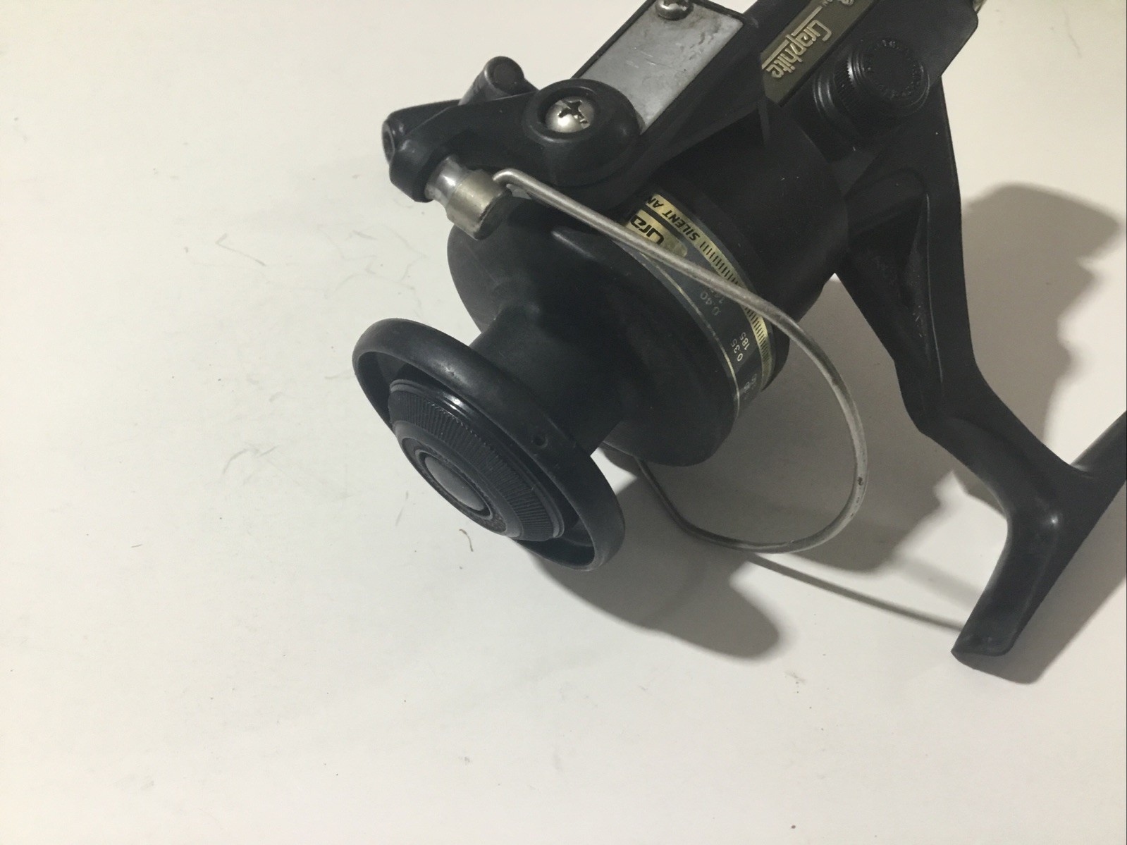 Daiwa Graphite AG2050X Spinning Fishing Reel Silent Anti Reverse.