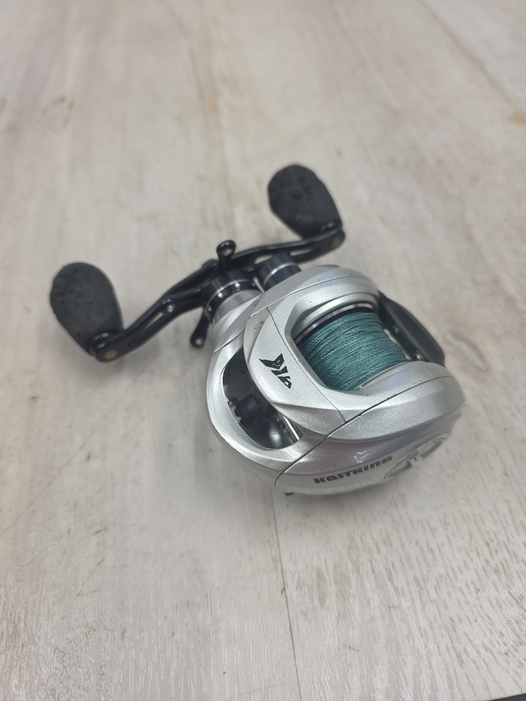 KastKing Spartacus 6:3:1 Gear Ratio Silver Baitcasting Reel READ AD
