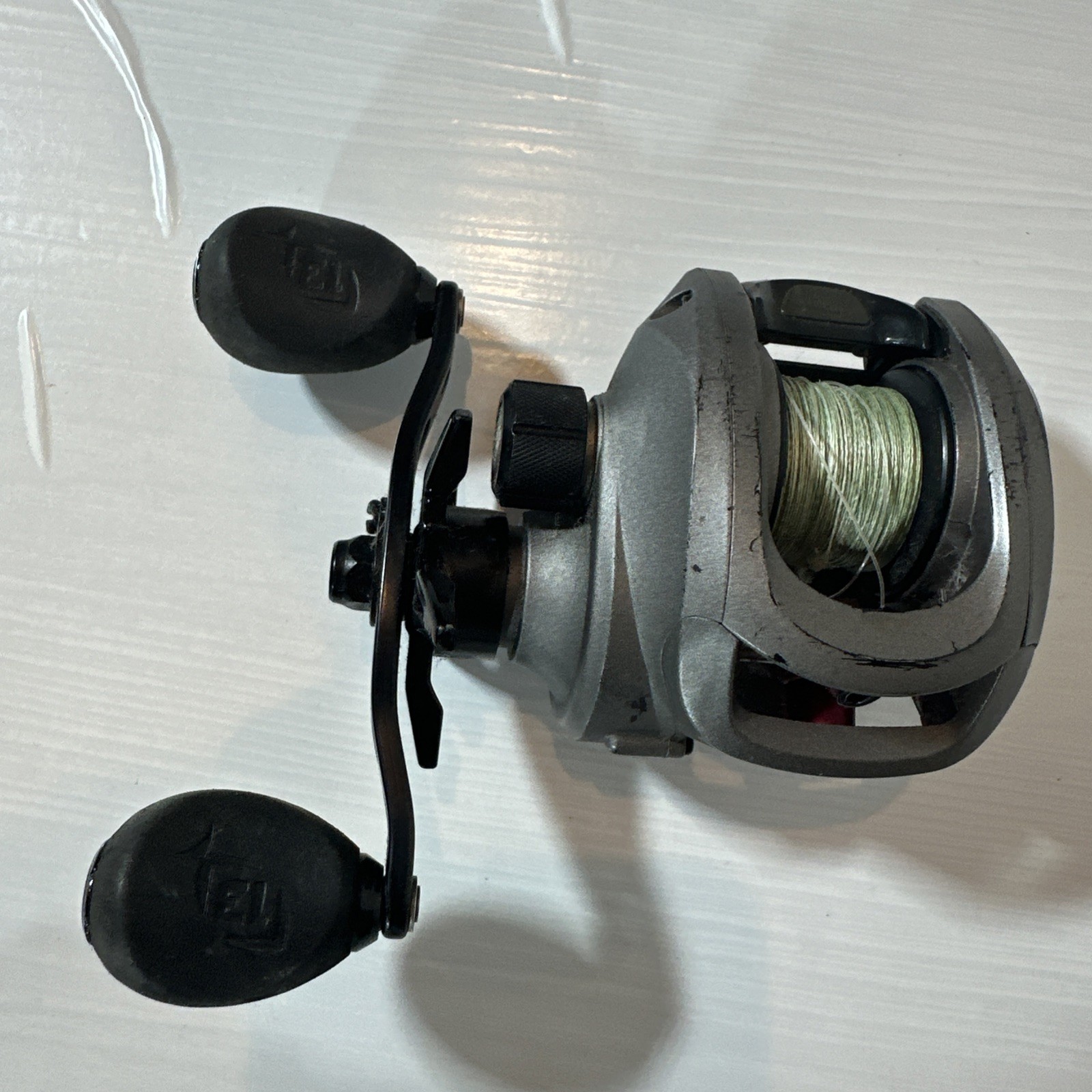 13 Fishing Inception Right Handed Low Profile Bait casting Reel 6.6.1 *VERY NICE