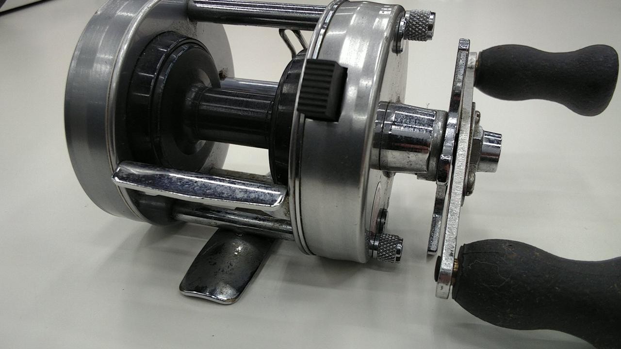 Abu Garcia 2500C Baitcasting Reel 4.7:1 Gear Ratio 8.3oz 250g Japan