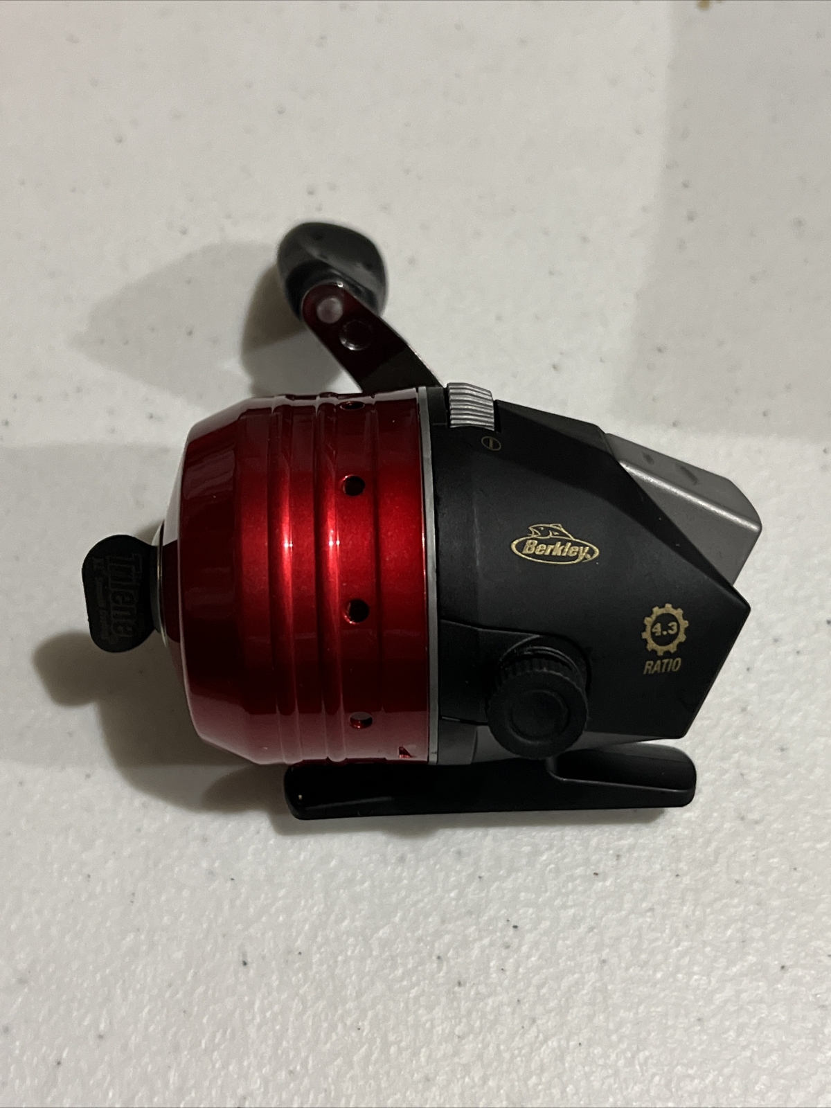 NEW Berkley Cherrywood HD Spincast Reel Pre-Spooled (CWSC06) – FREE SHIPPING!