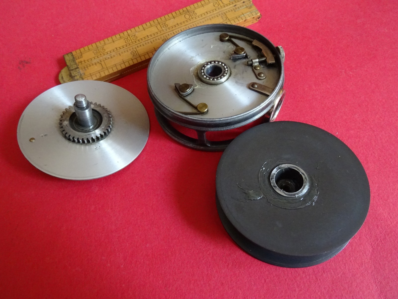 A GOOD VINTAGE HARDY PERFECT 3 3/8″ TROUT FISHING REEL RARE „LIGHTWEIGHT“ MODEL