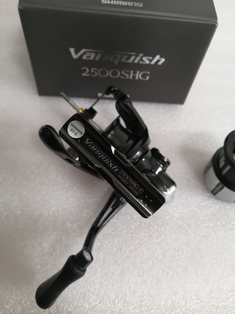 Mint SHIMANO 23 Vanquish Spinning Reel 2500SHG w/ Box Manual Fishing Reel