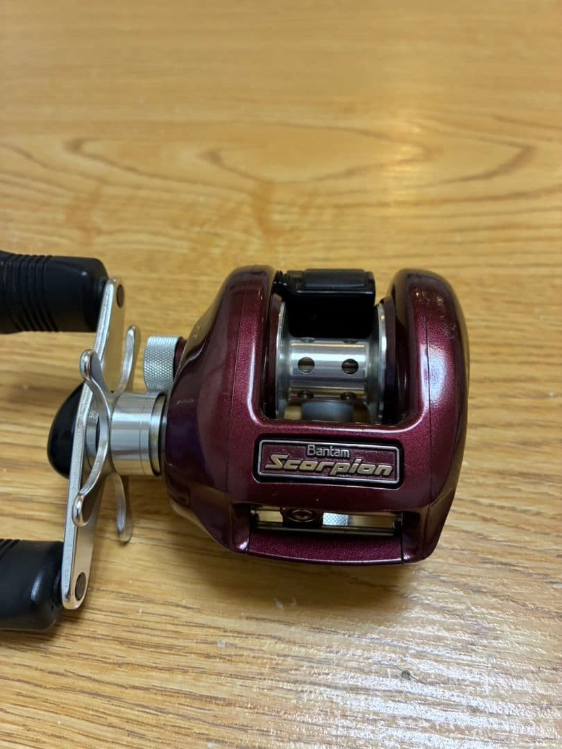 Shimano Scorpion XT Baitcasting Reel Burgundy Red Excellent Condition