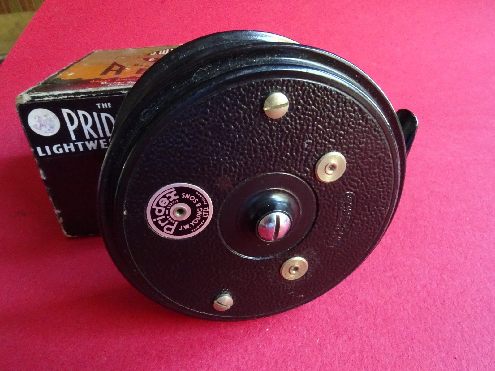 SUPER LITTLE USED VINTAGE J W YOUNG 3 3/4″ PRIDEX FLY REEL IN RELATED BOX