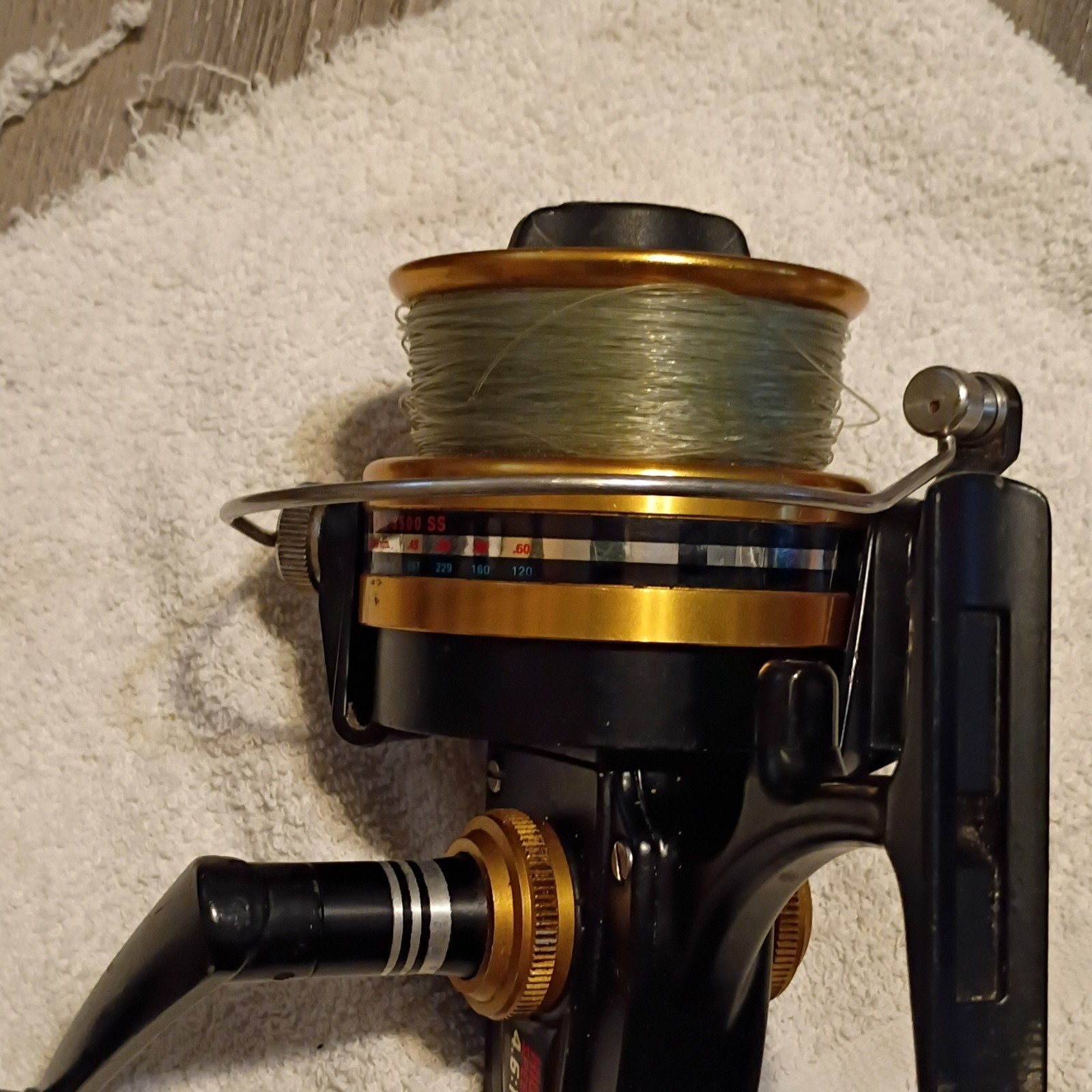 Penn 8500SS Spinning Reel Skirted Spool Black Gold
