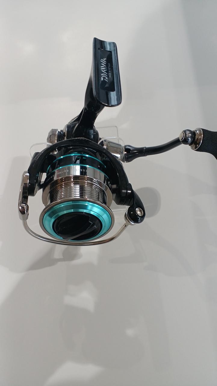 DAIWA 16 EMERALDAS 2508PE-H Spinning Reel Premium Fishing Gear
