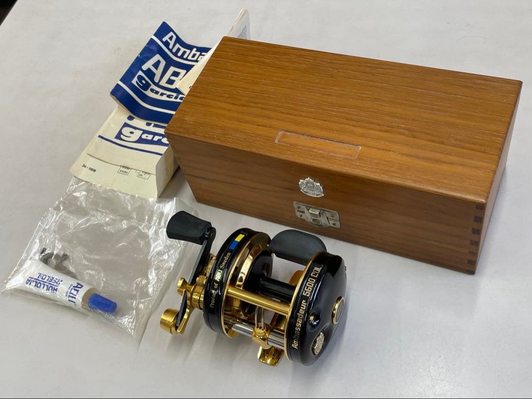 ABU Ambassadeur 5600CDL Fishing Reel NIB 83 Years Model with Box and Accessorie
