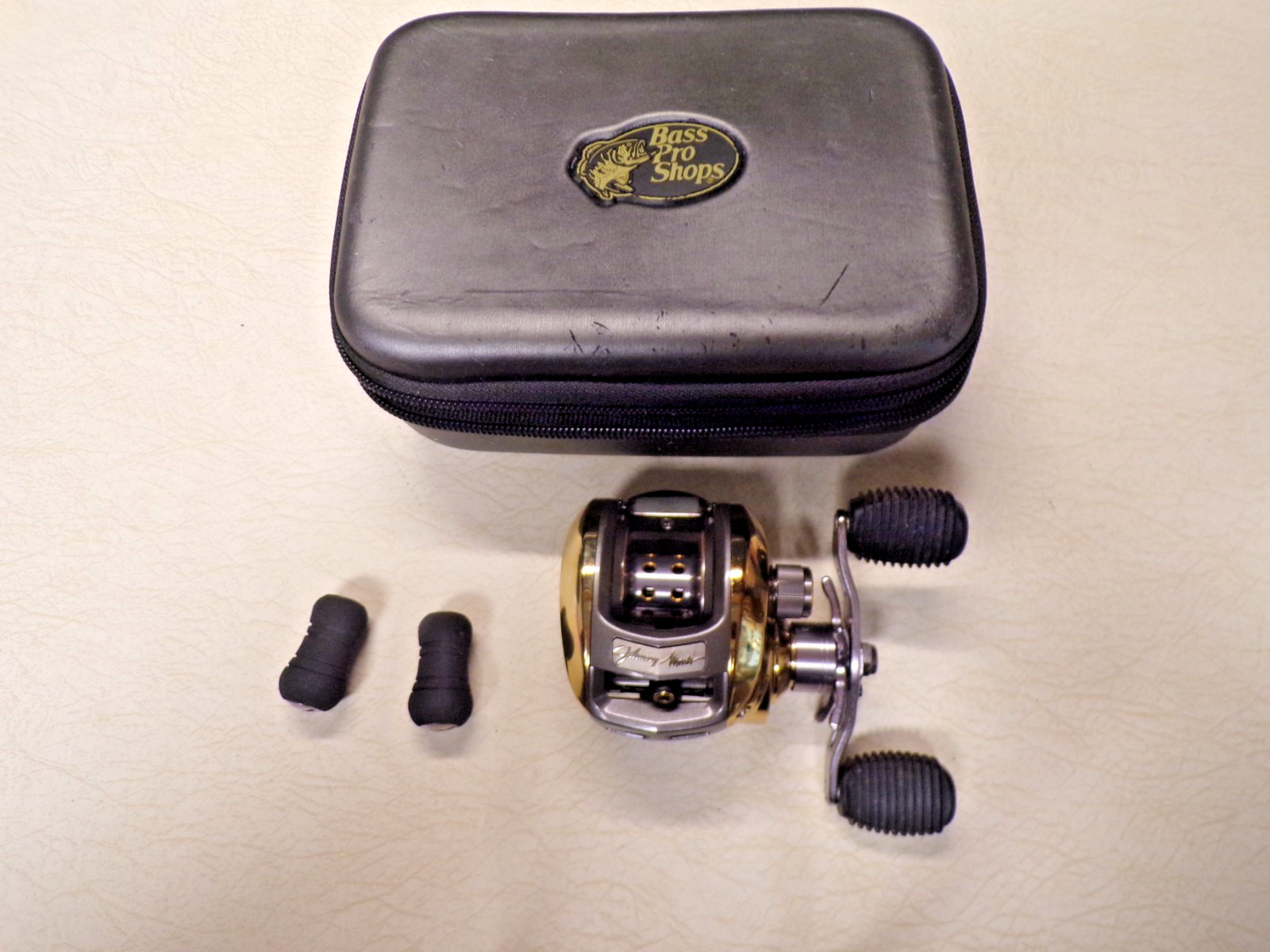 BASS PRO SHOPS FISHING REEL – GOLD SERIES – 11 BALL B. – 6:4:1 GEAR R. – LEFT H