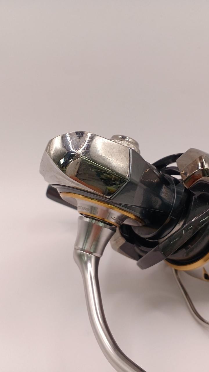 Daiwa Luvius LT3000 Spinning Reel – Light Wear, 10.2 oz, 8.7 in, 22 cm
