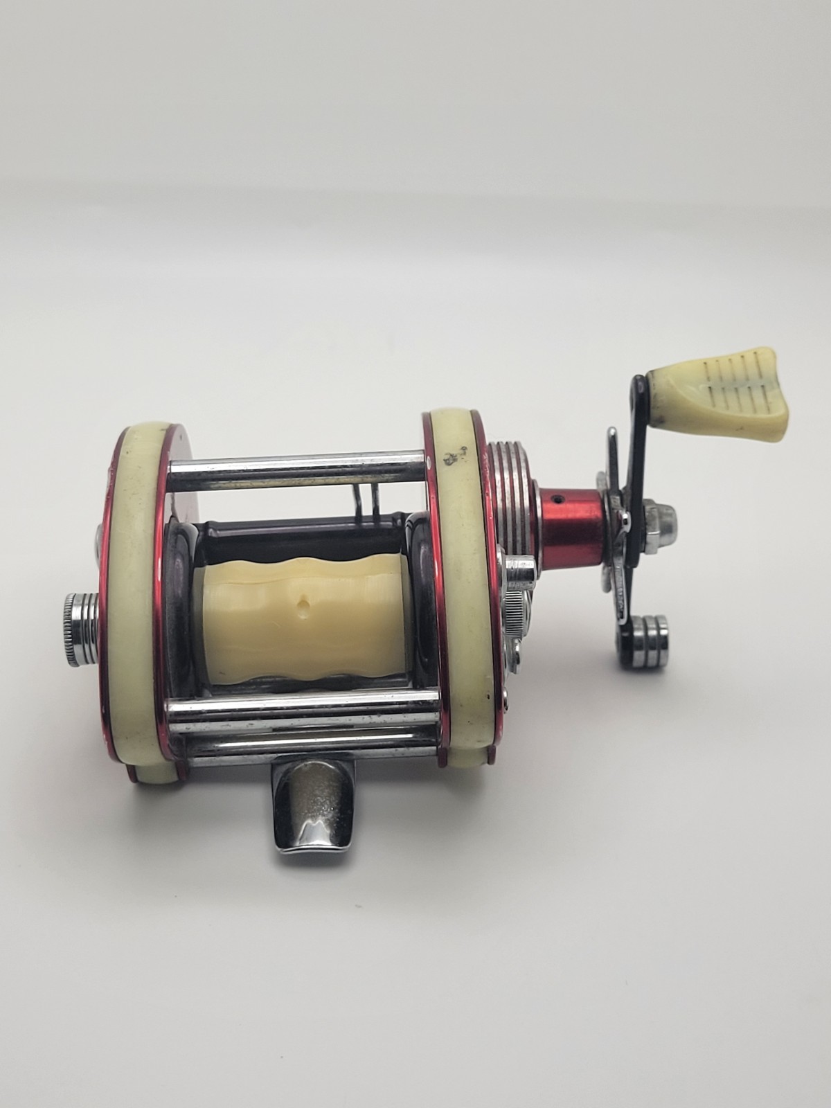Vintage Bronson Invader 26 Baitcaster Fishing Reel