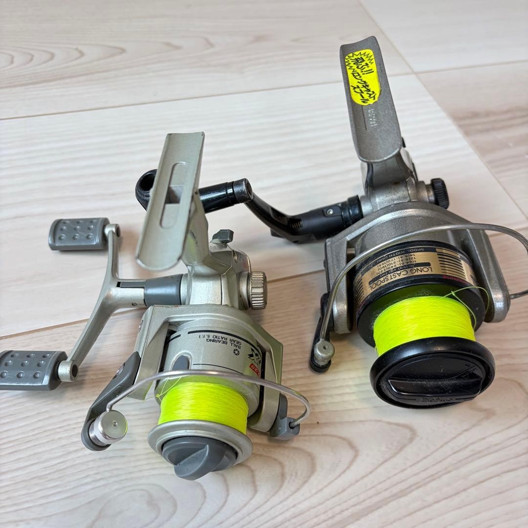 Daiwa Fishing Spinning Reel Set of 2 Used Collectible Assorted Colors