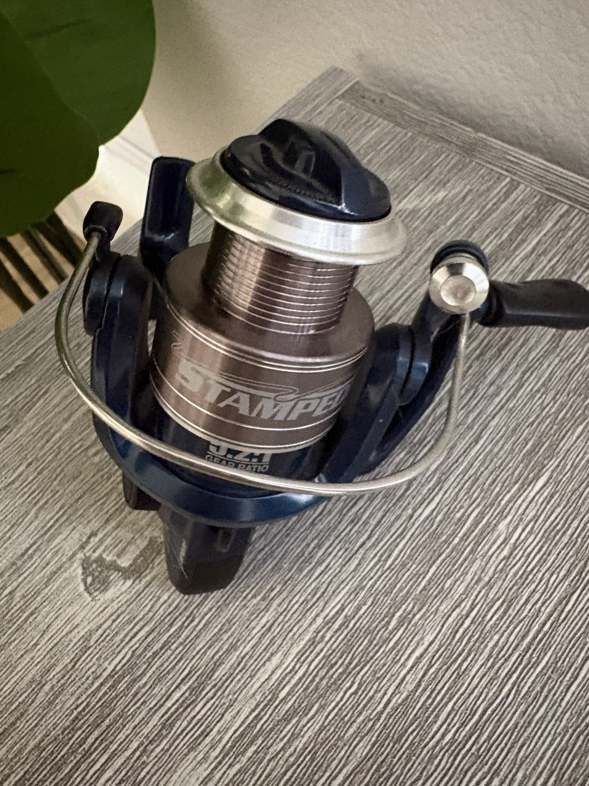 Bass Pro Shops Stampede PROF Spinning Reel 5.2:1 Blue Silver