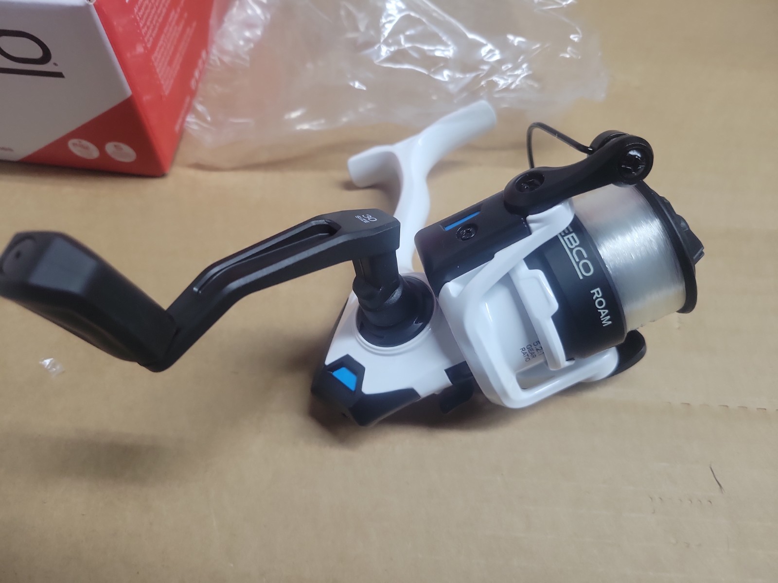 Zebco Roam 30 Spinning Reel 5.2:1 Gear Ratio 10lb/170yd White