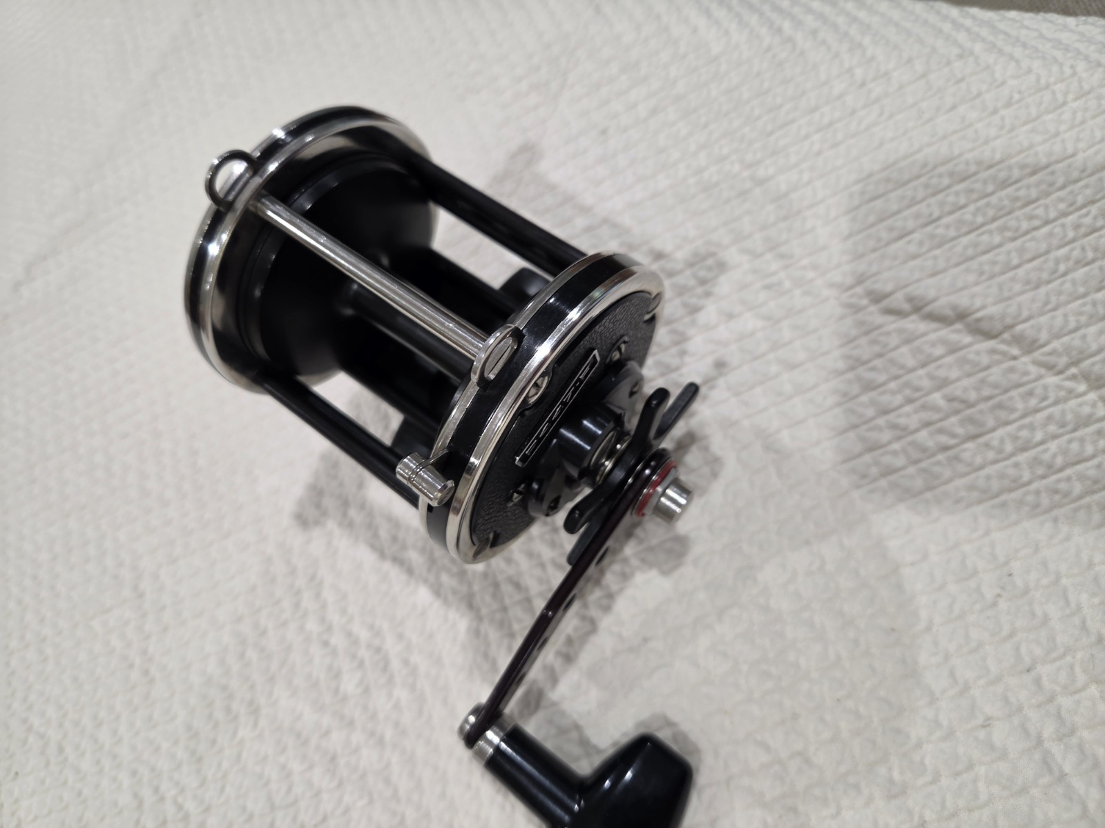 Newell P-447-F Conventional Reel 1BB Star Drag Right
