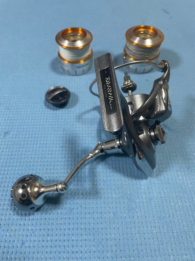Daiwa 11 Freems 3520PE-SH Spool with Spare 4000 Spool Used