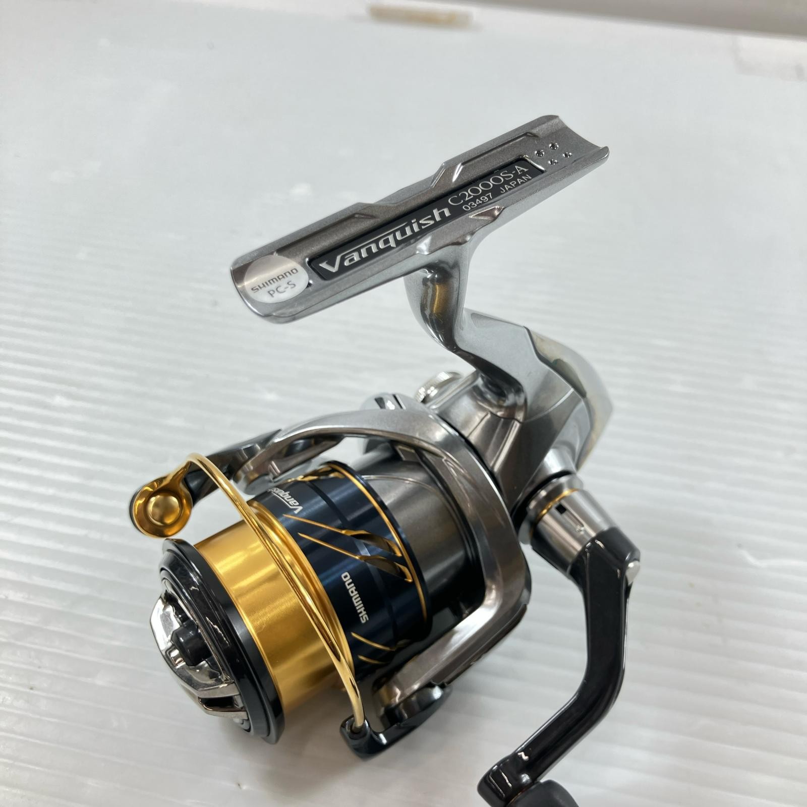 SHIMANO Spinning reel 16 Vanquish C2000S 03497
