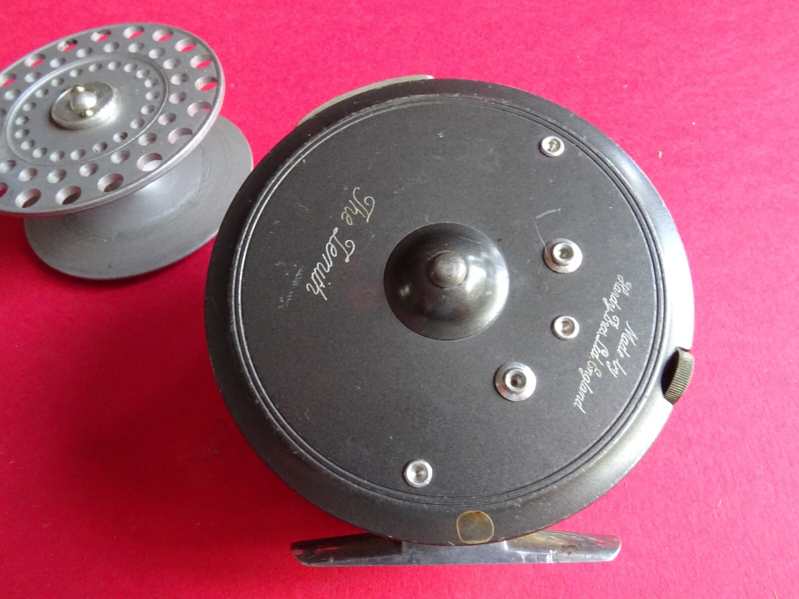 A GOOD USED VINTAGE HARDY 3 3/8″ ZENITH WIDE DRUM FLY REEL + SPARE SPOOL