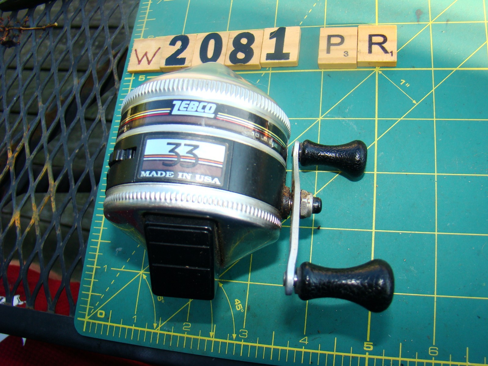 W2081 PR ZEBCO 33 SPINCAST MAROON STRIPE MADE IN USA FISHING REEL