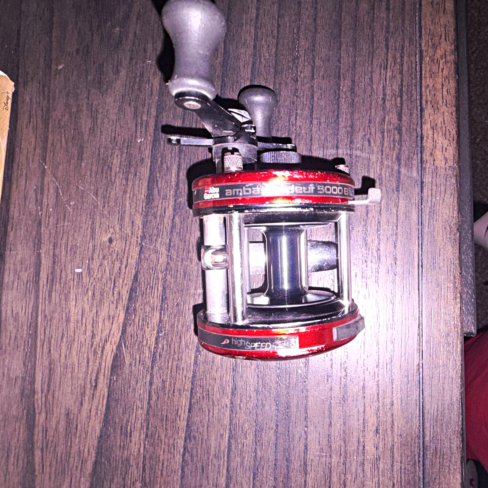 Abu Garcia Ambassadeur 5000B Baitcast Reel Right 5.3:1 Star Drag Red