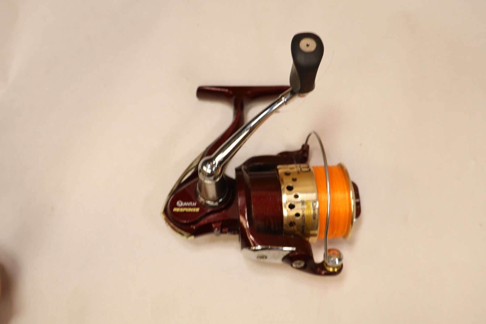 quantum response 20 Spinning Fishing Reel Burgundy gold RM
