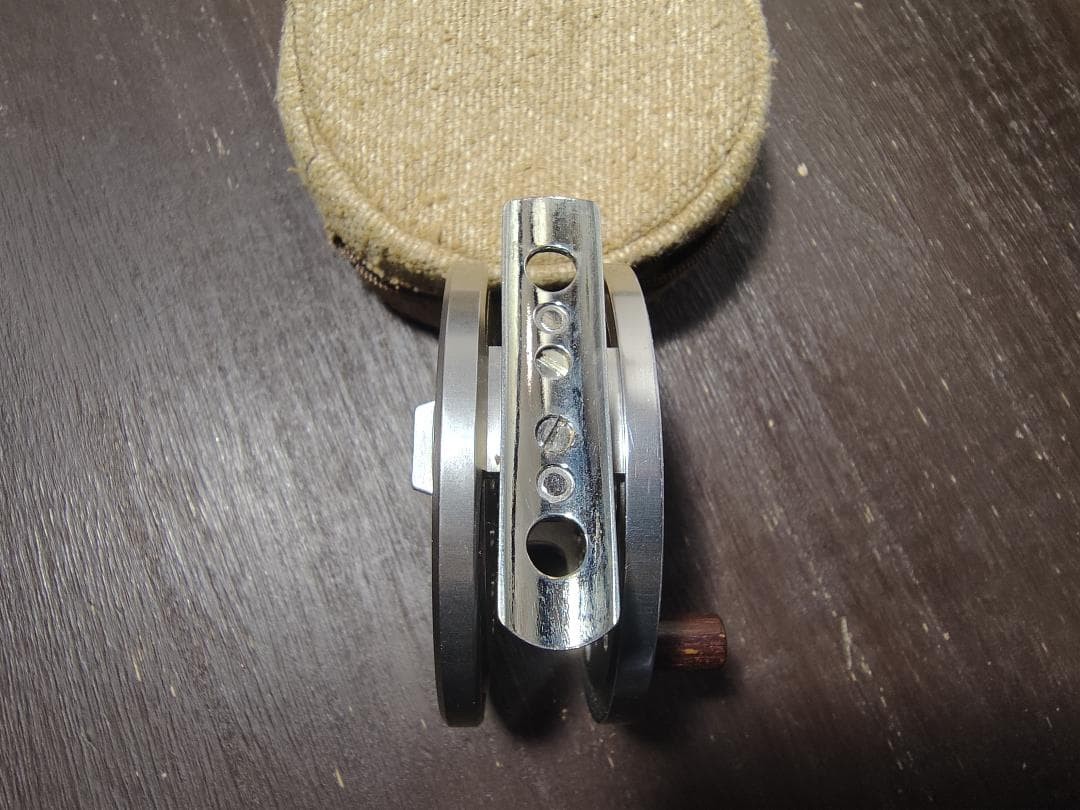 UFM Ueda CANTATA 2300 Fly Reel w/Case Made in Japan Vintage 3.15″ Diameter