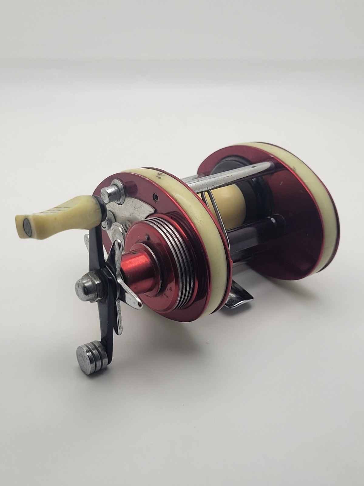 Vintage Bronson Invader 26 Baitcaster Fishing Reel