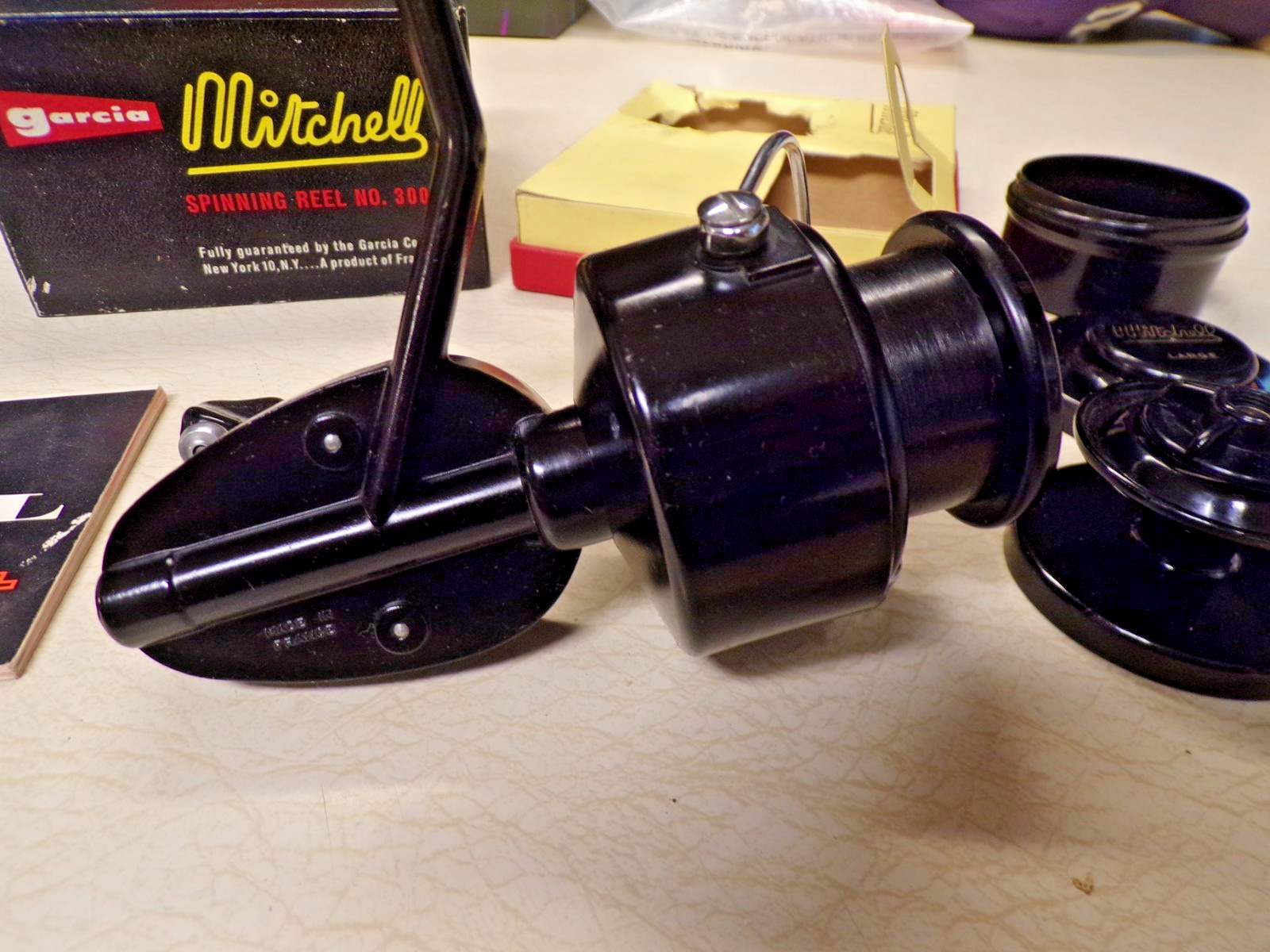 ABU GARCIA AMBASSADEUR FISHING REEL W/ BOX – MITCHELL 300 – CLEAN & WORKS GREAT
