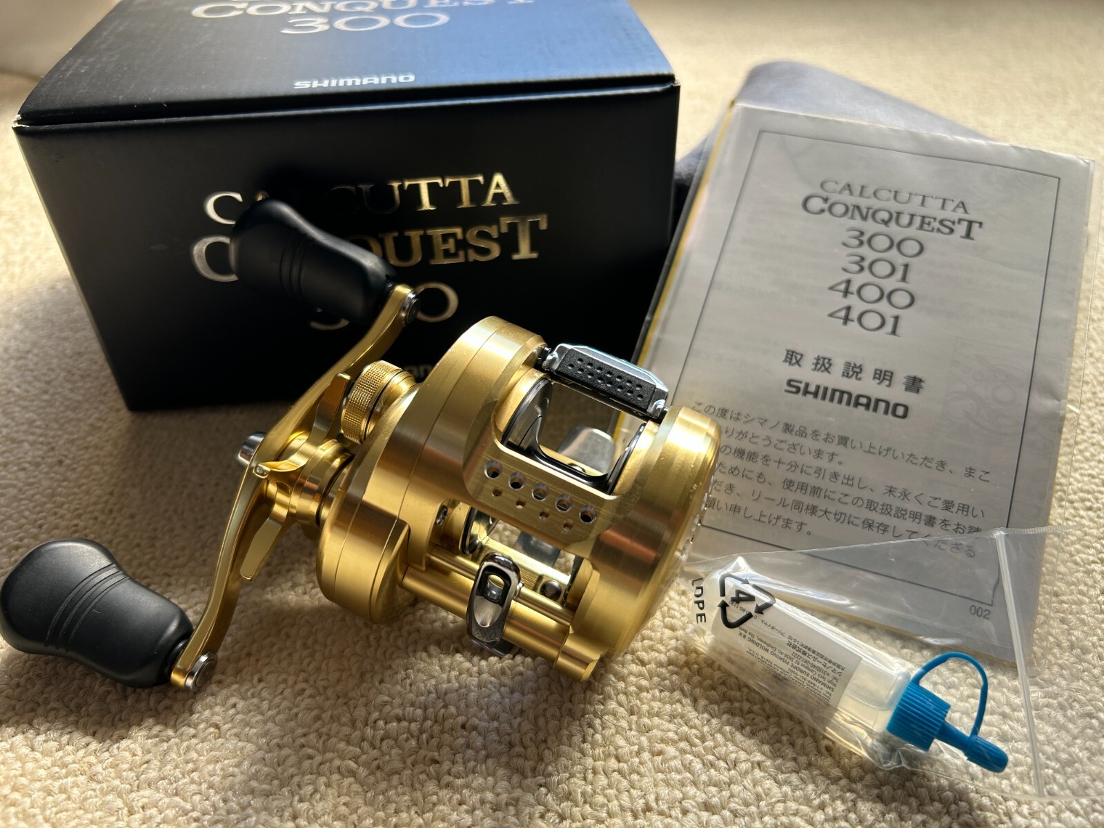 Shimano 18 CALCUTTA CONQUEST 300 Right Handle Bait Casting Reel from JAPAN