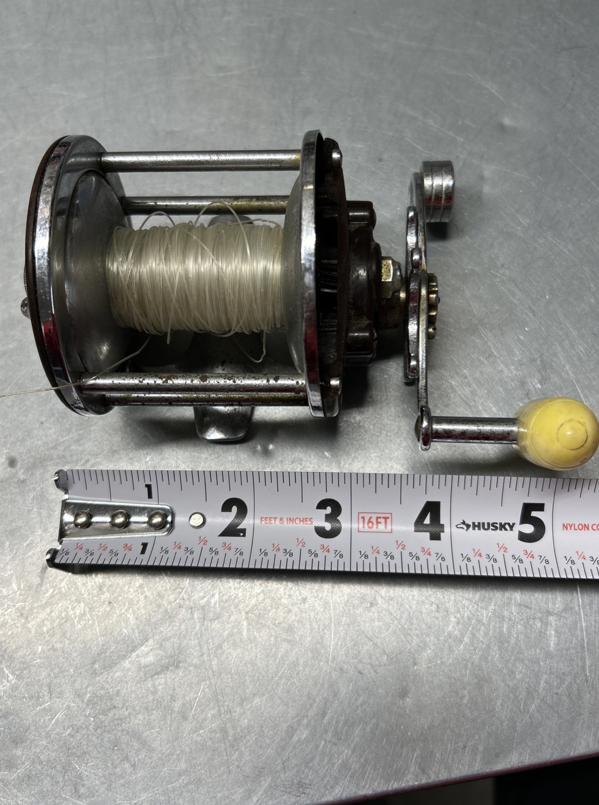 Vintage Fishing Reel w/cream Handle Unbranded PLEASE READ