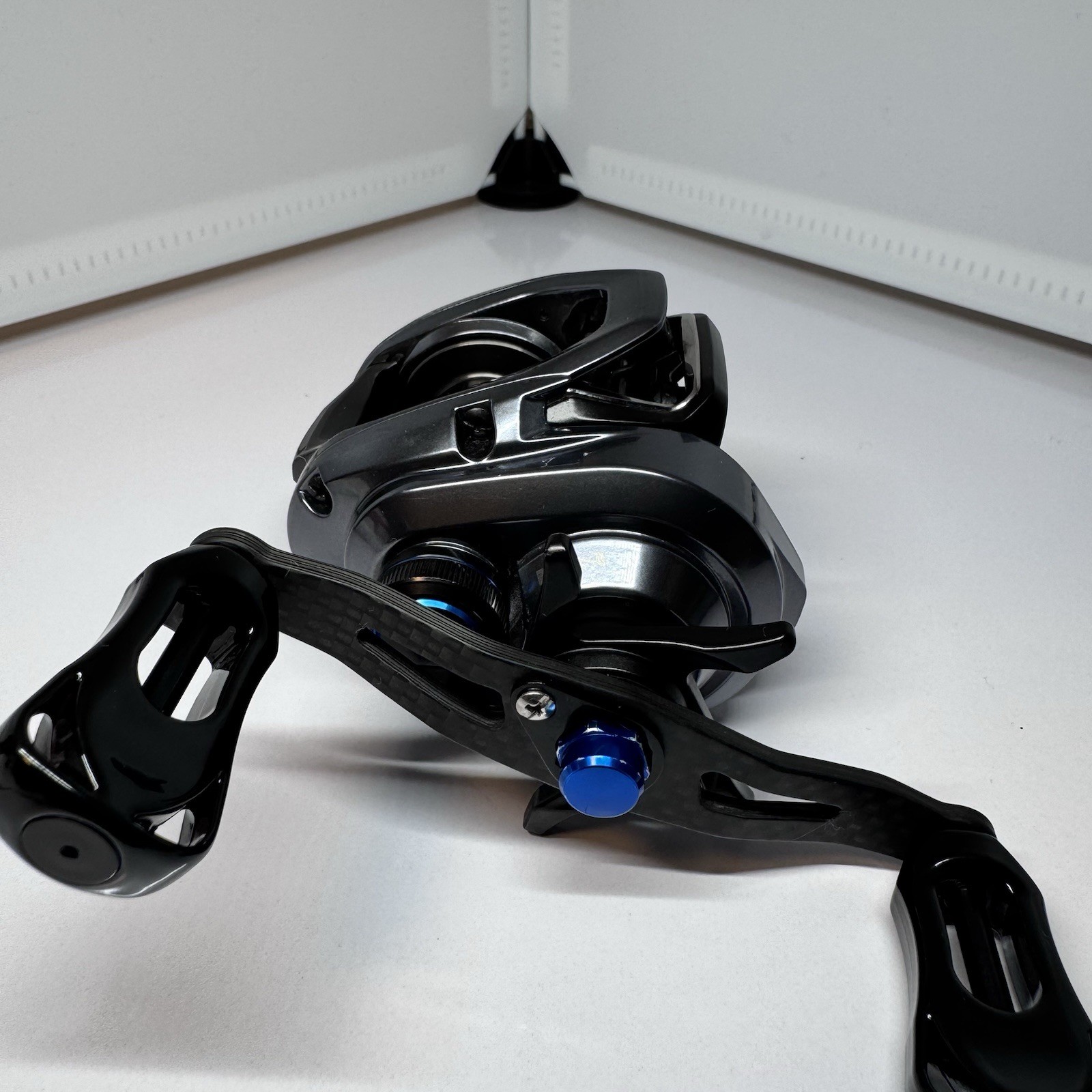 Shimano 24 SLX 70XG Right Handed Baitcasting Reel Custom Handle Good Used