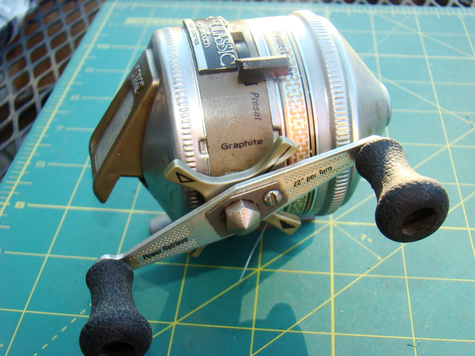 W2013 PF ZEBCO ONE CLASSIC FEATHER TOUCH SPINCAST FISHING REEL