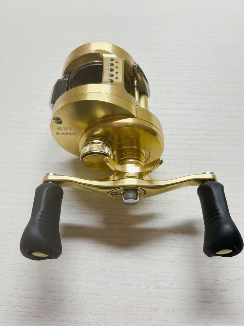 [EXC] Shimano 18 Calcutta Conquest 300 Right Handle Baitcasting Reel From JAPAN